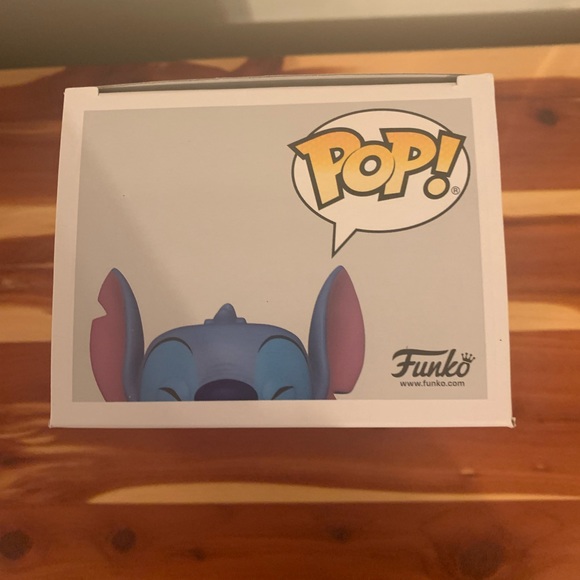Funko Stitch with Ukulele Diamond Entertainment Earth Exclusive - Picture 5 of 6